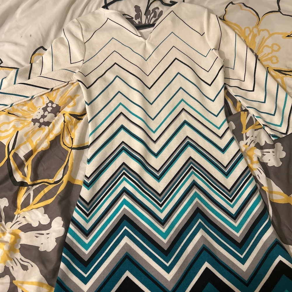 30)Almost famous size medium geo dress